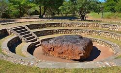 Namibya'da 100 Yıldır Yerinden Kımıldamayan 60 Tonluk Hoba Meteoriti