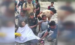 Nepal'de Sel Felaketinde 11. Günde Sağ Kurtarılan Kadın ve İşçiler