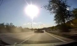 Pendik'te İki Otomobilin Çarpıştığı Kaza Anı Kamerada