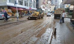 Rize Pazar'da sel suları çekildi, iş yerlerinde temizlik devam ediyor