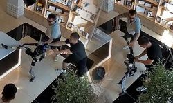 Rusya'da İnsansı Robotun Tekme Attığı Anlar Sosyal Medyada Tartışma Yarattı