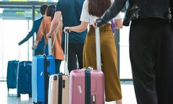 Ryanair'den koyu renk valiz kullanan yolculara bagaj önerisi