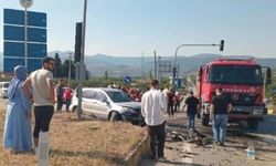 Sakarya Geyve'de Hafif Ticari Araç ile SUV Kafa Kafaya Çarpıştı: 6 Yaralı