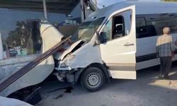 Şanlıurfa'da işçi servisi dükkana girerek 10 kişi yaralandı