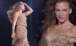 Serenay Sarıkaya Paris Moda Haftası'nda Altın Renkli Elbisesiyle Göz Kamaştırdı