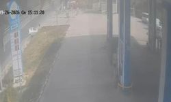 Söke'de otomobilin istinat duvarına çarpması güvenlik kamerasına yansıdı