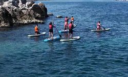 SUP board sporunda 60-70 kişilik gruplarla suya açılma etkinlikleri düzenleniyor