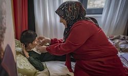 22 Yıldır Yaşaması Beklenmeyen Oğluna Sevgiyle Bakıyor