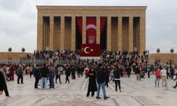 29 Ekim'de Anıtkabir'e yoğun ziyaretçi ilgisi