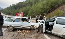 Adana Kozan'da iki otomobil çarpıştı: 1 kişi yaşamını yitirdi, 2 kişi yaralandı