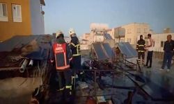 Adıyaman Kahta'da 3 Katlı Evde Çıkan Çatı Yangını Söndürüldü