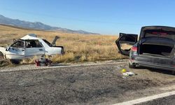 Afyonkarahisar Emirdağ'da İki Otomobilin Çarpışması Sonucu 4 Kişi Yaşamını Yitirdi