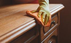 Ahşap mobilyalardaki beyaz lekeler diş macunuyla temizlenebilir