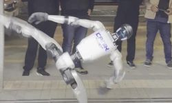 Amasya sokaklarında robot destekli karate gösterisi