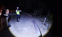 Antalya'da hafif ticari araç uçuruma devrildi: 2 kişi hayatını kaybetti