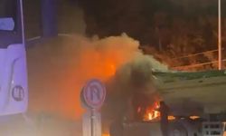 Arnavutköy'de seyir halindeki hafriyat kamyonunda yangın çıktı