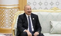 Azerbaycan Cumhurbaşkanı Aliyev, Türkmenistan'da İran Cumhurbaşkanı Pezeşkiyan ile Görüştü