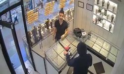 Bayrampaşa'da kuyumcu soygunu girişimi imitasyon altınla önlendi