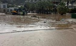 Bodrum'da Sağanak Sonrası İş Yerleri ve Yollar Su Altında Kaldı