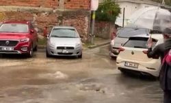 Bursa'da sağanak yağış sonrası sokaklar ve pazar yerleri suyla doldu