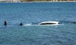 Çanakkale'de El Freni Çekilmeyen Araç Denize Düştü