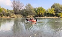 Dicle Nehri kıyısında mahsur kalan iki kişi itfaiye tarafından kurtarıldı