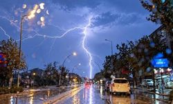 Düzce'de gece saatlerinde gök gürültülü sağanak başladı