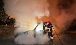 Düzce'de seyir halindeyken motoru yanan otomobil kullanılamaz hale geldi