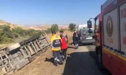 Elazığ-Tunceli yolunda tır şarampole devrildi, 1 kişi yaralandı