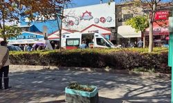 Eskişehir'de baba ile oğlu arasında bıçaklı kavga: 3 kişi yaralandı