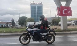 Eskişehir'de Türk bayraklarıyla donatılmış motosiklet çevre yolunda ilerledi