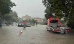 Fethiye'de etkili sağanak nedeniyle yollar su altında kaldı