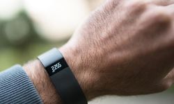 Fitbit Edge: Yeni Akıllı Bileklik Ekimde Tanıtılacak