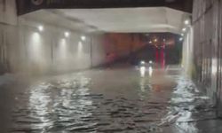 Hatay'da Sağanak Yağış Nedeniyle Yollar ve Caddeler Sular Altında Kaldı