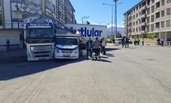 Iğdır'da tartışma sonrası tır hafif ticari araca ve direğe çarptı