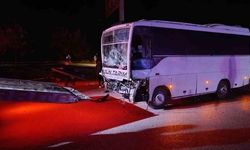 Isparta Keçiborlu'da midibüs ile tır çarpıştı: 17 kişi yaralandı