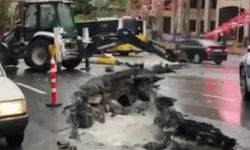 İstanbul Eyüpsultan'da Sağanak Nedeniyle Yol Çöktü