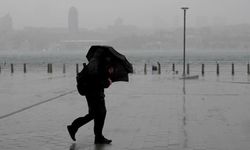 İstanbul'da fırtına ve sağanak yağış uyarısı: Saat verildi