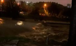 İstanbul'da Kağıthane Deresi Taştı, Sel Felaketi Yaşanıyor