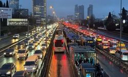 İstanbul'da Sağanak Nedeniyle Trafik Yoğunluğu Yüzde 80'e Ulaştı