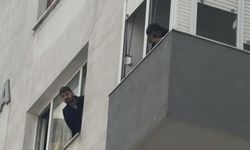 Kadıköy'de 8 Katlı Binada Yangın Çıktı, Mahsur Kalanlar Var