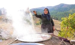 Kahramanmaraş Ekinözü'nde Üzüm Pekmezi Geleneksel Yöntemle Hazırlanıyor