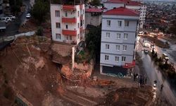 Kahramanmaraş'ta temel kazısı sırasında toprak kayması nedeniyle 2 bina tahliye edildi