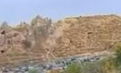 Kapadokya'da kopan kayaların düşüşü kameraya yansıdı