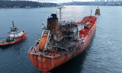 Karadeniz'de Hasar Gören M/T Golden Sapling İstanbul Boğazı'ndan Geçti