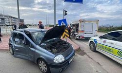 Karaman'da kamyonet ve otomobil çarpıştı, 3 kişi yaralandı