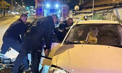 Kayseri'de ağaca çarpan otomobilde sıkışan sürücü itfaiye tarafından kurtarıldı