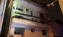 Kocaeli Darıca'da 6 ay önce boşaltılan binanın balkonu çöktü, yanındaki bina tahliye edildi
