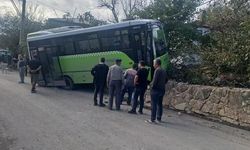 Kocaeli'de özel halk otobüsü duvara çarptı, 10 kişi yaralandı