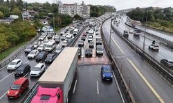 Küçükçekmece D-100 Karayolu'nda Derz Kasisi Trafiği Kilitledi